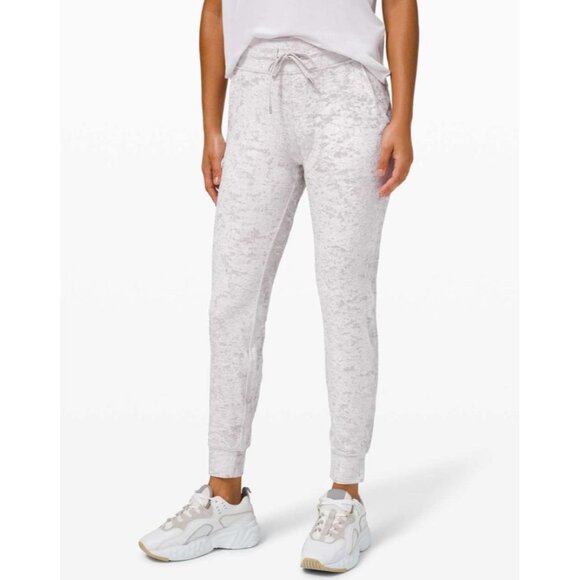 Lululemon Pants - Lululemon Ready to Crush Jogger Chrome size 8